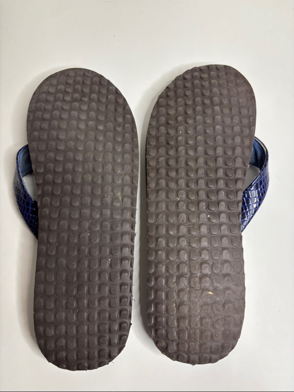 Savvy size 10 Women's Blue Croc-Texture Flip Flop Sandals - Picture 8 of 9